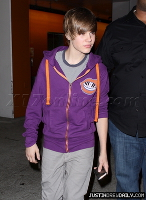 normal_bieber050410_07 - 0_0 Leaving the Arclight Theater-Hollywood 0_0