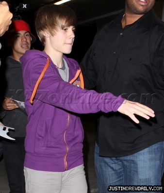 normal_bieber050410_08 - 0_0 Leaving the Arclight Theater-Hollywood 0_0