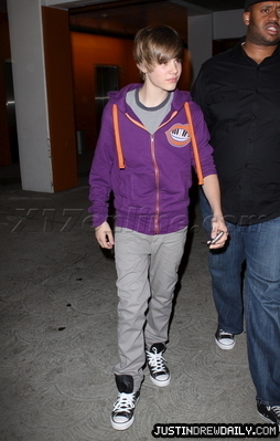 normal_bieber050410_09 - 0_0 Leaving the Arclight Theater-Hollywood 0_0