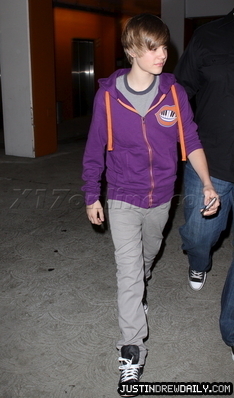 normal_bieber050410_11 - 0_0 Leaving the Arclight Theater-Hollywood 0_0