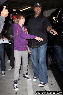 normal_bieber050410_12 - 0_0 Leaving the Arclight Theater-Hollywood 0_0