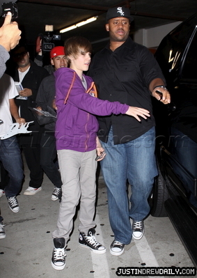 normal_bieber050410_13 - 0_0 Leaving the Arclight Theater-Hollywood 0_0