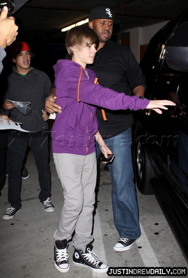 normal_bieber050410_15 - 0_0 Leaving the Arclight Theater-Hollywood 0_0