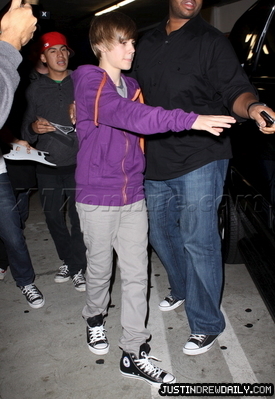 normal_bieber050410_16 - 0_0 Leaving the Arclight Theater-Hollywood 0_0