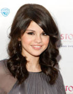 XNETETAGAYVIXSQSUVE - ceva despre selena gomez