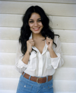 OPDWRPXCWMFHCXBDFJQ - Vanessa Hudgens sedinta foto 4