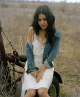 RRAWVZNSMLHWBAVSVLL - Vanessa Hudgens sedinta foto 4