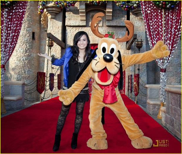 demi-lovato-wonderful-time-disneyland-01 - album pentru ce mai tare fata de pe sunphoto alexandravalentina