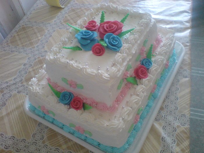 TT0RT DE NUNTA DIN FRISCA CU FRUCTE