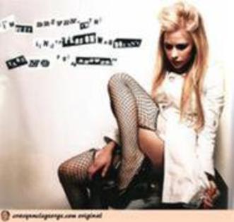 10113004_MUPBCWMNH - Avril Lavigne