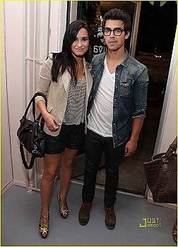 normal_joe-jonas-demi-lovato-revival-vintage-01