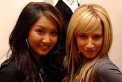 14339057_JPFYJBASZ - Brenda Song