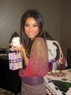 14339060_EBDTLTZKC - Brenda Song