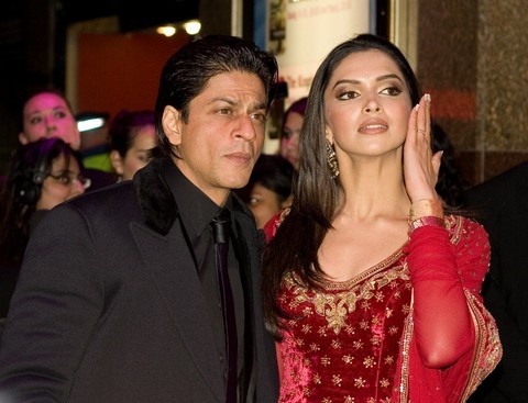 shahrukhdeepikaomshantipremiere10nov2007a - Om Shanti Om