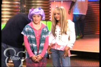 16084_z74939538 - hannah montana