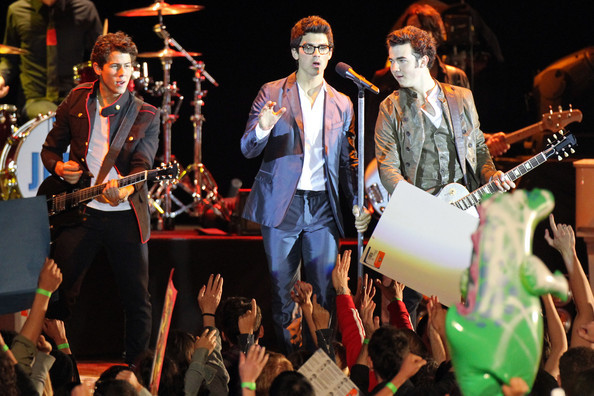 Nick+Joe+Kevin+Jonas+film+late+night+concert+CtG2ZZ1EPObl - Nick  Joe and Kevin Jonas Film a Concert