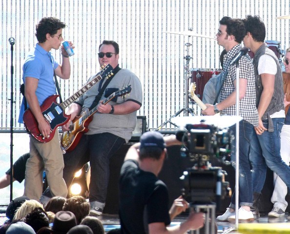 Jonas+Brothers+Rockin+Out+Set+Jonas+L+7074Ob4dRvGl