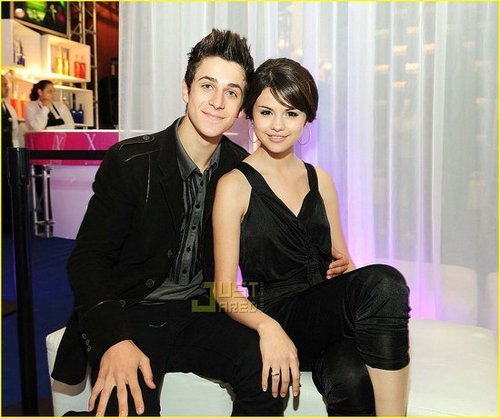 eb78ca1b1255d2fc_0selena-gomez-david-henrie-pr-show-07_xxlarge - cupluri si prieteni