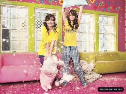 normal_041 (1) - Demi Lovato And Selena Gomez PhotoShoot 004