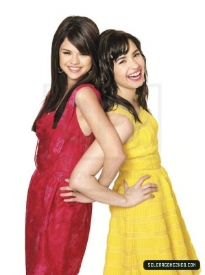 normal_005 - Demi Lovato And Selena Gomez PhotoShoot 007