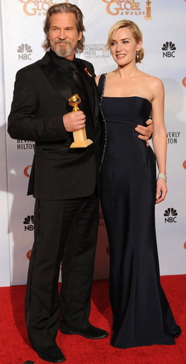 thumb_size1 - Uite cum s-au imbracat vedetele la Golden Globe Awards 2010