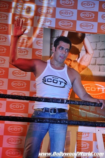 Salman-Khan-lunches-Dixcy-Scott-innerwear-004-475x716 - Salman Khan