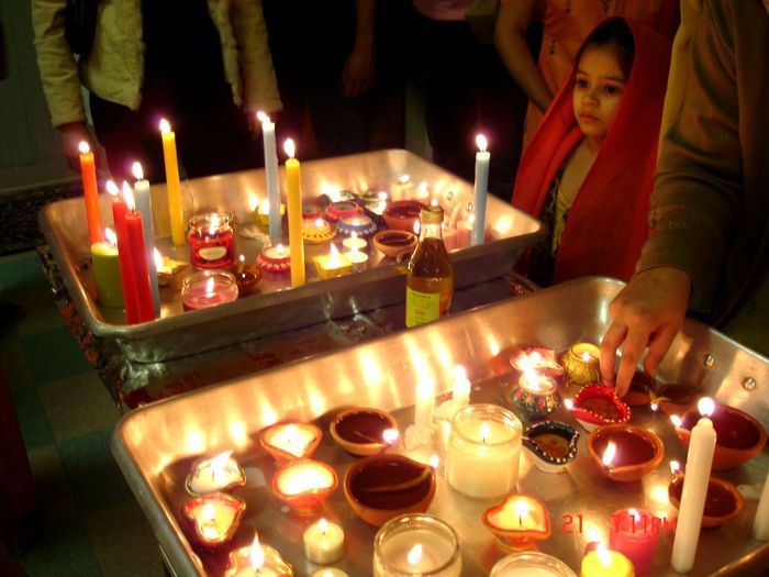 diwali%20candles%20gurdwara.. - Sarbatori in INDIA