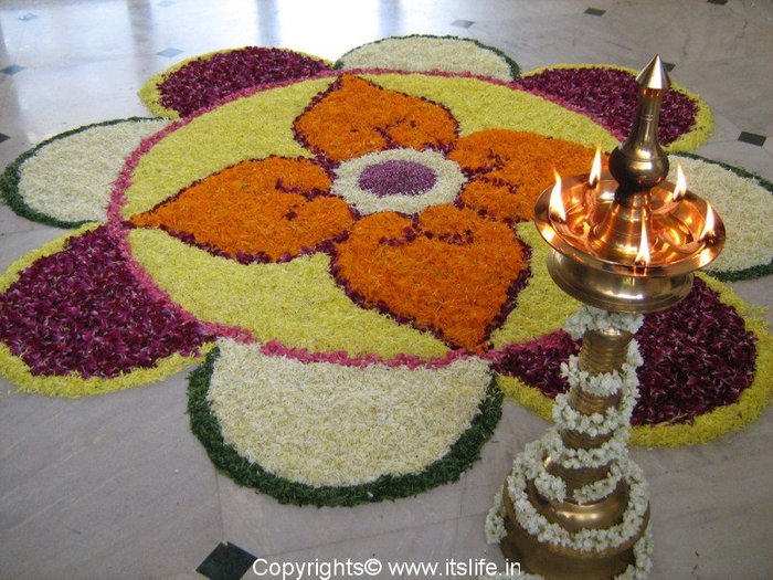 festivals-onam-pookalam1 - Sarbatori in INDIA