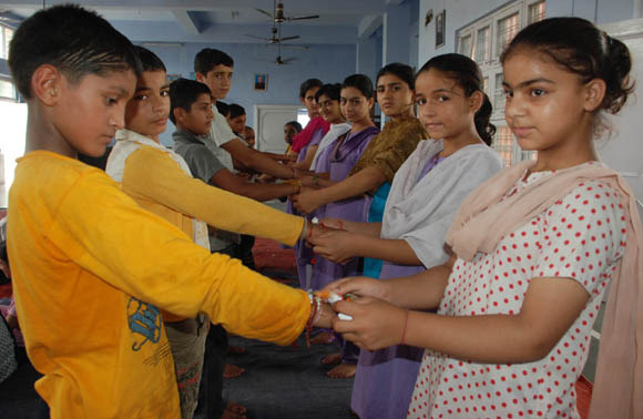 Raksha%20Bandhan%2003 - Sarbatori in INDIA