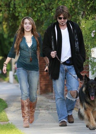 Miley Cyrus Dad Walking Their Dogs 9gunpuyf5V5l - Billy Ray Cyrus And Miley Cyrus Out Walking Their Dogs