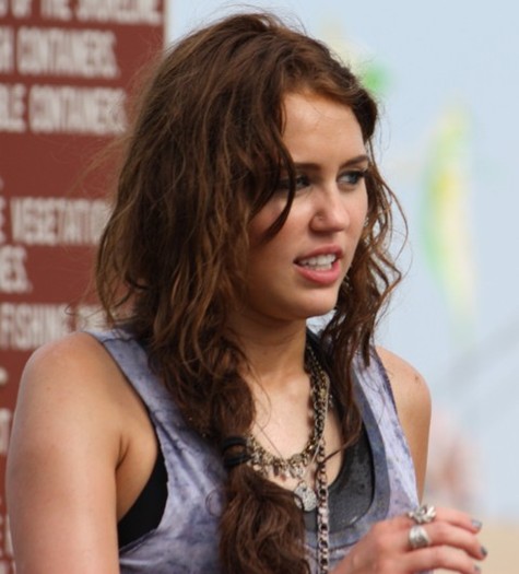 miley set 07jul09 08 (1)