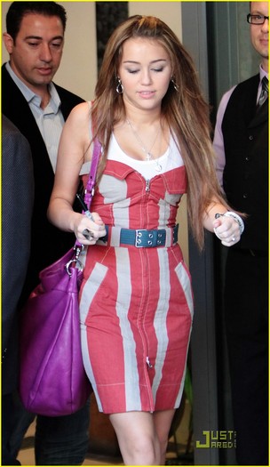 miley-cyrus-candy-stripe-sweet-10