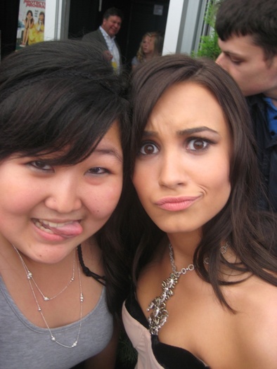 4230644619_e88b31c264_o - Demi Lovato Poze Personale