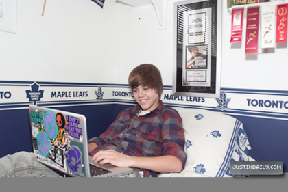 normal_photoshootjustindaily_%286%29 - 0_0 Justin at his Hometown in Stratford 0_0