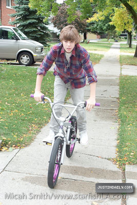 photoshootjustindaily_%2854%29 - 0_0 Justin at his Hometown in Stratford 0_0