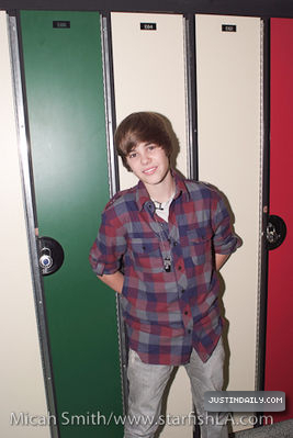 photoshootjustindaily_%2863%29 - 0_0 Justin at his Hometown in Stratford 0_0