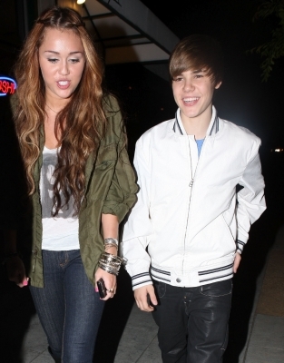  - 0_0 Justin Bieber and Miley Cyrus dinner at Ari-Ya 0_0