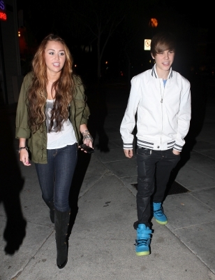  - 0_0 Justin Bieber and Miley Cyrus dinner at Ari-Ya 0_0