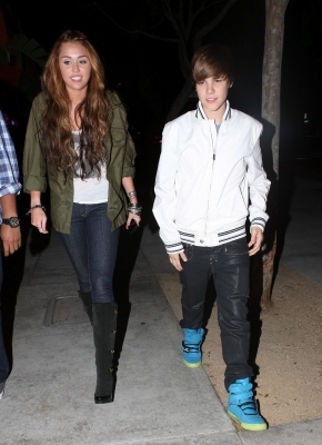  - 0_0 Justin Bieber and Miley Cyrus dinner at Ari-Ya 0_0