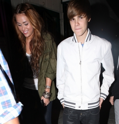  - 0_0 Justin Bieber and Miley Cyrus dinner at Ari-Ya 0_0