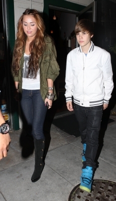 - 0_0 Justin Bieber and Miley Cyrus dinner at Ari-Ya 0_0
