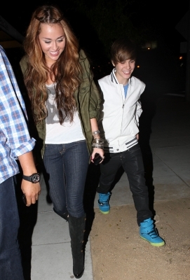  - 0_0 Justin Bieber and Miley Cyrus dinner at Ari-Ya 0_0