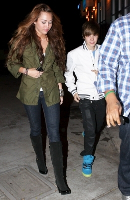  - 0_0 Justin Bieber and Miley Cyrus dinner at Ari-Ya 0_0