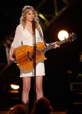 normal_taylorweb014 - Taylor Swift-4th annual Academy Of Country Music Awards in Las Vegas 05-04-2009
