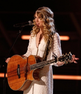 normal_taylorweb015 - Taylor Swift-4th annual Academy Of Country Music Awards in Las Vegas 05-04-2009