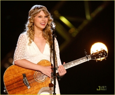 normal_taylorweb045 - Taylor Swift-4th annual Academy Of Country Music Awards in Las Vegas 05-04-2009