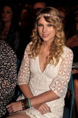 normal_taylorweb074 - Taylor Swift-4th annual Academy Of Country Music Awards in Las Vegas 05-04-2009