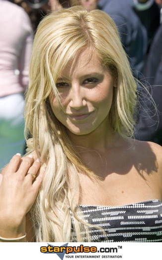 Ashley%20Tisdale-CSH-023175 - xoxo-ashley tisdale-xoxo