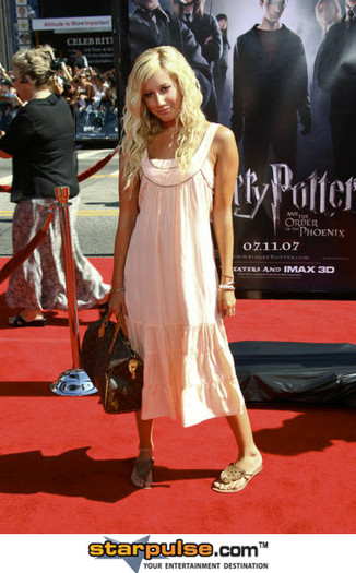 Ashley%20Tisdale-CSH-024752 - xoxo-ashley tisdale-xoxo