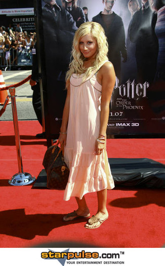 Ashley%20Tisdale-CSH-024754 - xoxo-ashley tisdale-xoxo